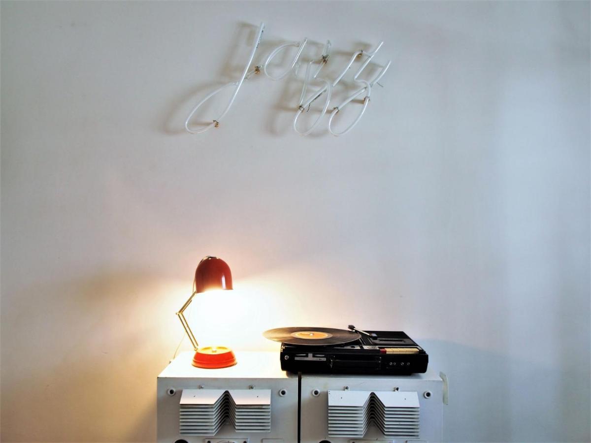 Hostel Living Lounge *