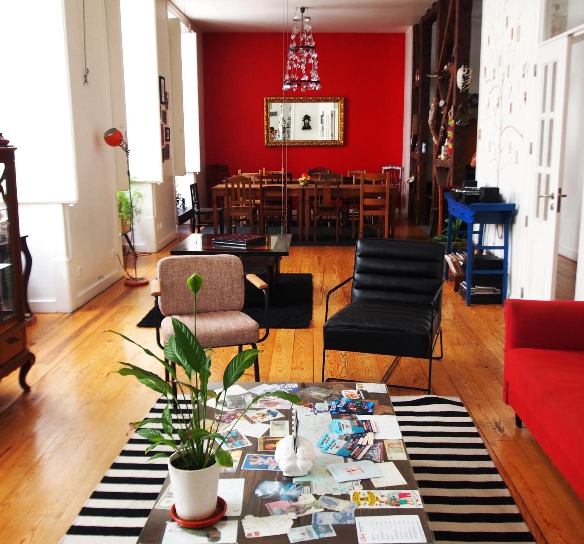Living Lounge Hostel *
